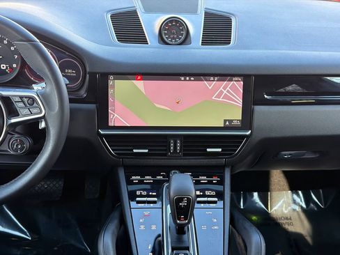 Used 2021 Porsche Cayenne Coupe image 20