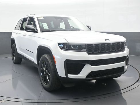 New 2026 Jeep Grand Cherokee Altitude image 9