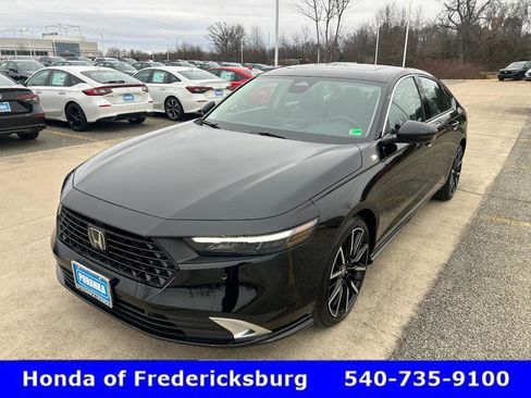 Used 2025 Honda Accord Touring image 2