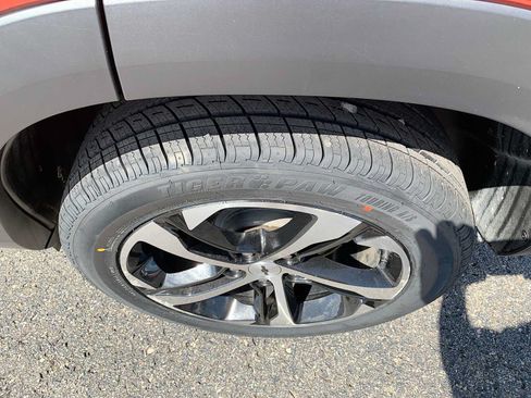 Certified 2024 Chevrolet Trax RS w/ Sunroof Package FWD image 30