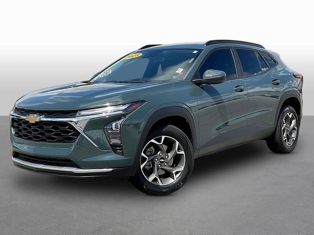 Used 2025 Chevrolet Trax LT w/ LT Convenience Package FWD image 3