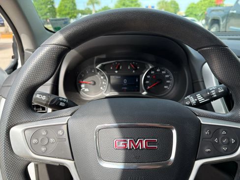 Used 2024 GMC Terrain SLE FWD image 12