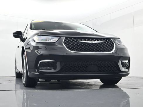 Used 2022 Chrysler Pacifica Touring-L FWD image 45