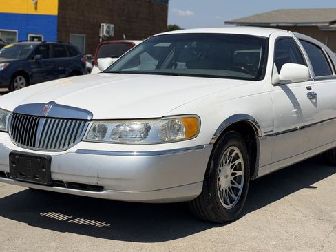 Used 2002 Lincoln Town Car Signature RWD image 22