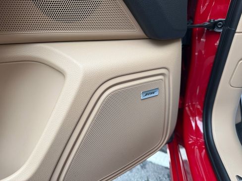 Certified 2025 Porsche Macan image 22