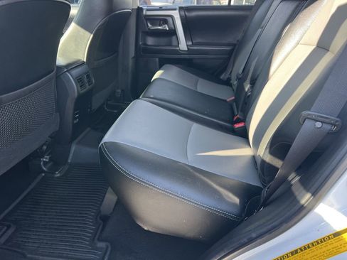 Used 2017 Toyota 4Runner SR5 Premium image 18