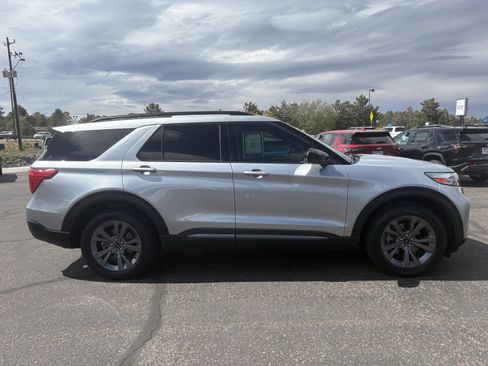 Used 2022 Ford Explorer XLT w/ Equipment Group 202A AWD/4WD image 7