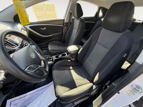 Used 2016 Hyundai Elantra GT FWD image 10