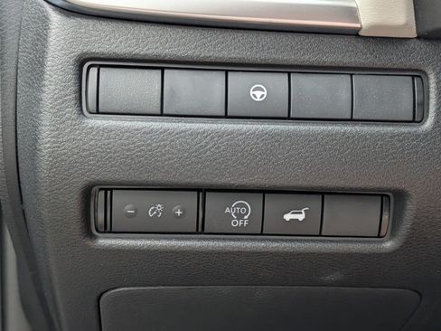 Used 2024 Nissan Rogue SV w/ SV Premium Package FWD image 11
