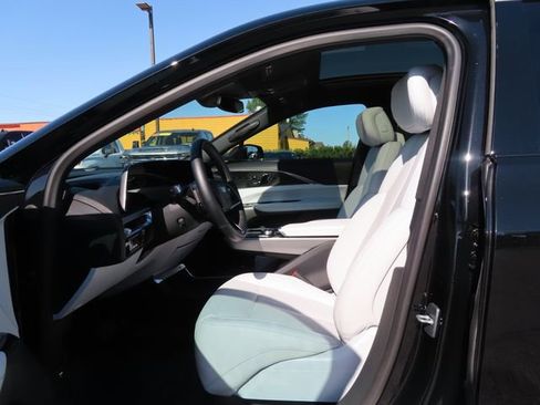 Used 2024 Cadillac Lyriq Luxury RWD image 15