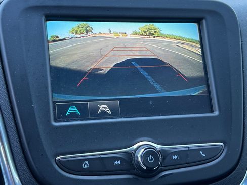 Used 2018 Chevrolet Equinox LT FWD image 26