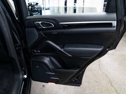 Used 2016 Porsche Cayenne AWD/4WD image 22