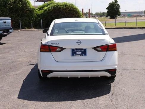 Used 2025 Nissan Altima 2.5 SV FWD image 6