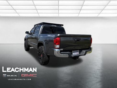 Used 2017 Toyota Tacoma TRD Off-Road AWD/4WD image 5