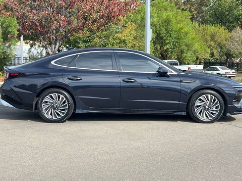 Used 2025 Hyundai Sonata Limited FWD image 3