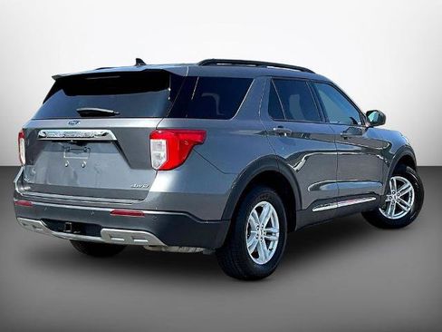 Certified 2022 Ford Explorer XLT w/ Equipment Group 202A AWD/4WD image 6