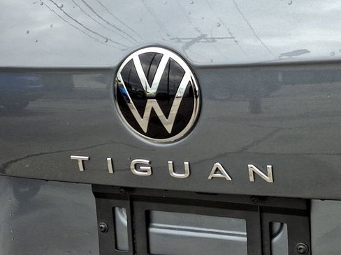 Used 2024 Volkswagen Tiguan SE R-Line FWD image 32