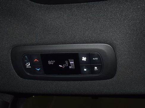 Certified 2025 Chrysler Pacifica Select image 30