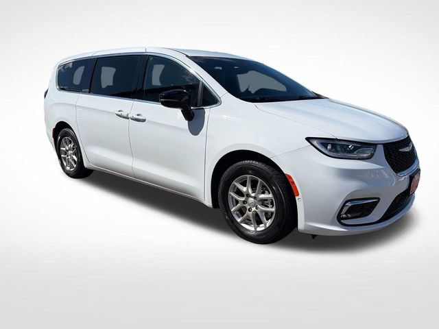 Used 2025 Chrysler Pacifica Select FWD image 11