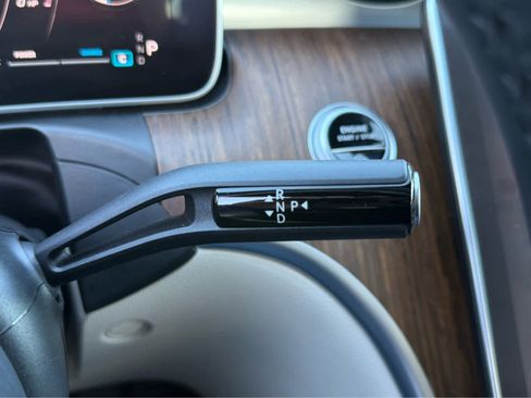 Used 2025 Mercedes-Benz C 300 4MATIC Sedan image 33