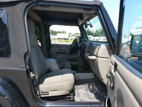 Used 2004 Jeep Wrangler Sahara AWD/4WD image 22