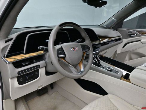 Certified 2022 Cadillac Escalade ESV Sport Platinum w/ Heavy-Duty Trailer Package image 19