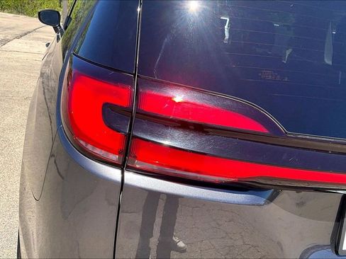 Used 2023 Chrysler Pacifica Touring-L FWD image 22
