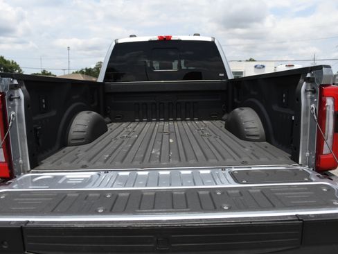 Used 2024 Ford F250 Platinum w/ Tremor Off-Road Package AWD/4WD image 10