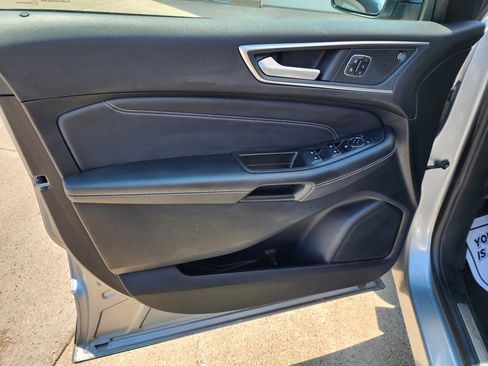 Used 2024 Ford Edge Titanium image 10