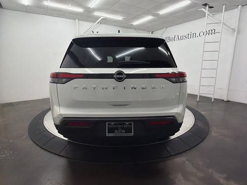 Used 2024 Nissan Pathfinder S FWD image 6