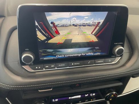 Certified 2024 Nissan Rogue SV FWD image 8