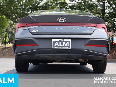 Used 2024 Hyundai Elantra SEL FWD image 7