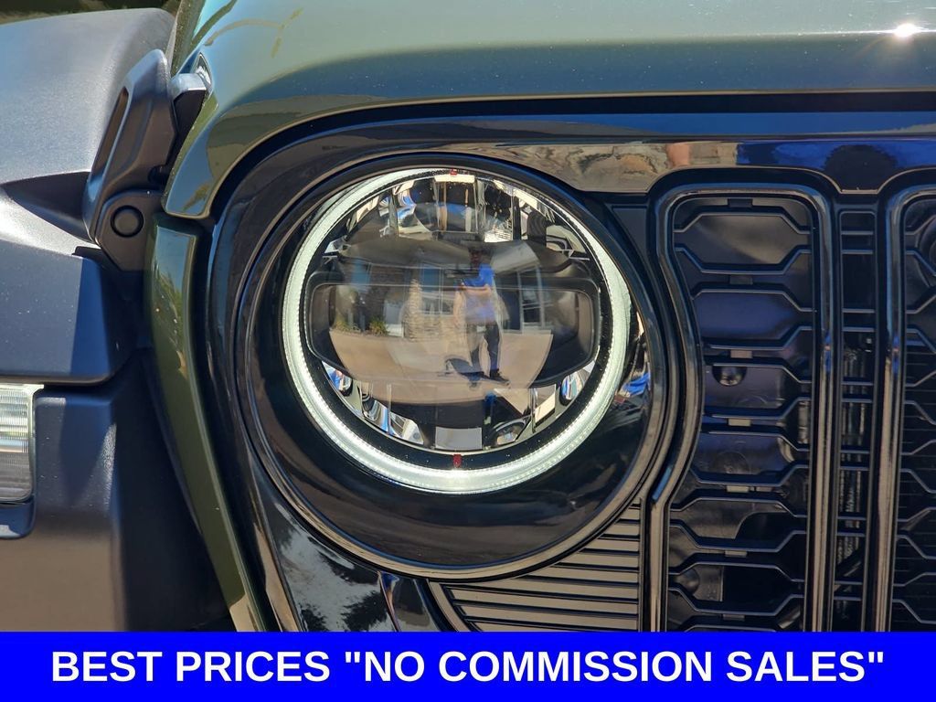Used 2024 Jeep Wrangler Unlimited AWD/4WD image 33