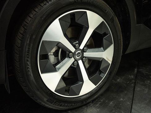 Used 2023 Volvo XC40 B4 Ultimate FWD image 3