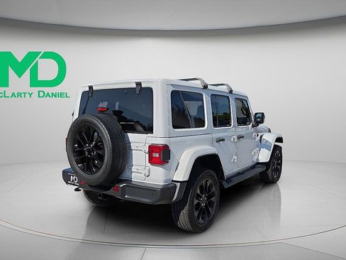 Used 2021 Jeep Wrangler Unlimited Sahara w/ Cold Weather Group AWD/4WD image 5