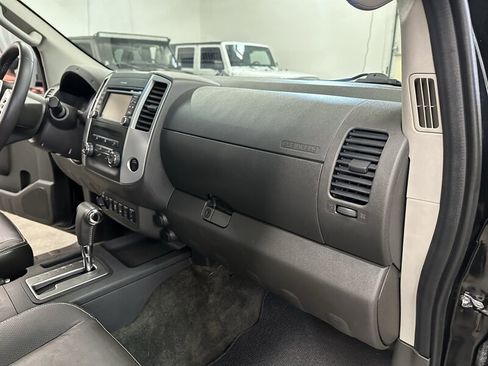 Used 2015 Nissan Xterra PRO-4X w/ Pro-4x Leather Package image 36