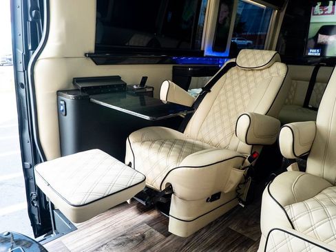 Used 2023 Mercedes-Benz Sprinter 3500 image 38