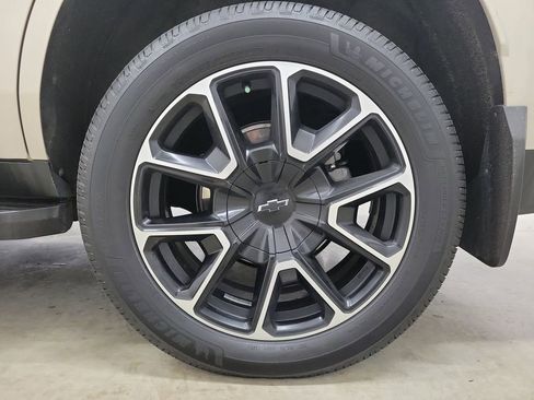 Used 2021 Chevrolet Tahoe RST w/ Luxury Package image 12