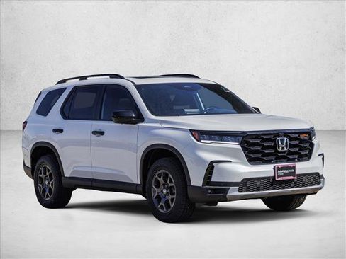 New 2025 Honda Pilot TrailSport image 3