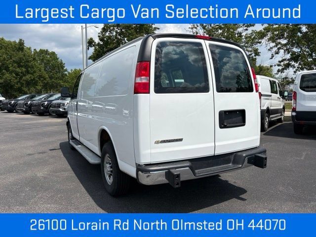 Used 2025 Chevrolet Express 2500 w/ Driver Convenience Package RWD image 3