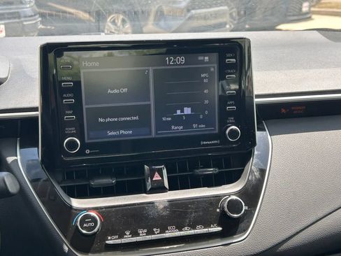 Used 2021 Toyota Corolla LE FWD image 19