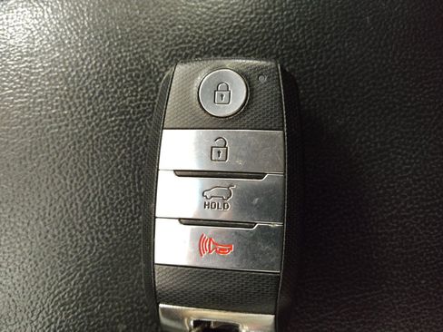 Used 2020 Kia Sorento S FWD image 32