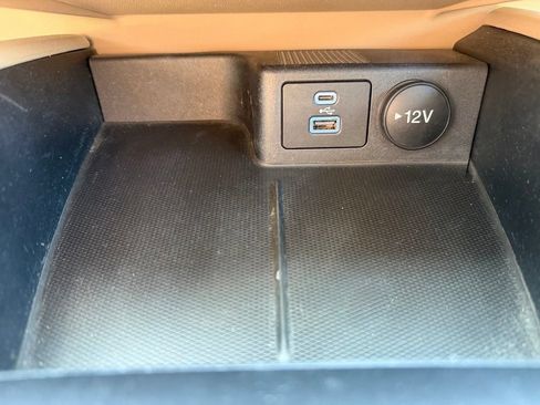 Used 2022 Ford Escape Titanium AWD/4WD image 25
