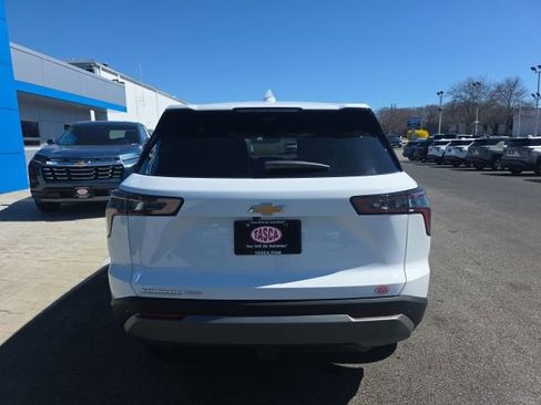 New 2026 Chevrolet Equinox LT image 3