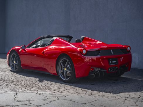 Used 2014 Ferrari 458 Spider image 3