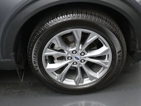 Used 2022 Ford Explorer Limited w/ Equipment Group 301A AWD/4WD image 43