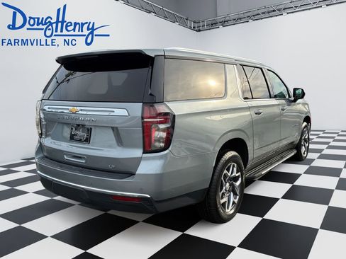 Used 2024 Chevrolet Suburban LT image 5