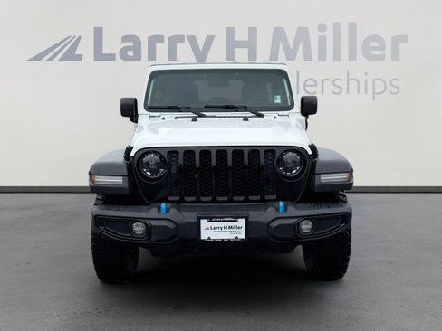 Used 2023 Jeep Wrangler Unlimited w/ Cold Weather Group AWD/4WD image 9