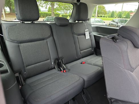 New 2025 Ford Expedition Active image 13