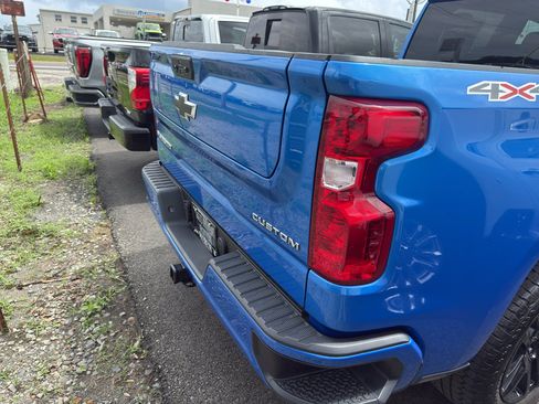 Used 2025 Chevrolet Silverado 1500 Custom AWD/4WD image 4